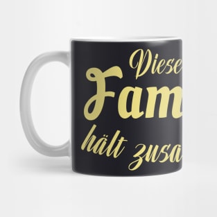 Diese Familie hält zusammen Familienband Mug